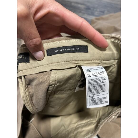 Banana Republic Brushed Traveler Pant Mens 42L Beige Pleated Preppy Relaxed Fit - Picture 8 of 10